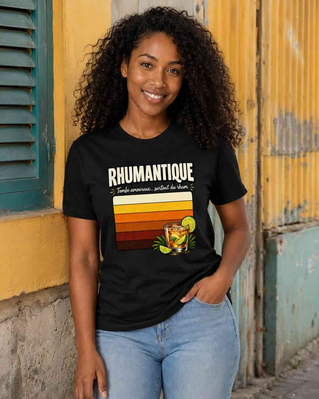 T-shirt Rhumantique unisexe porté en situation lifestyle aux Antilles
